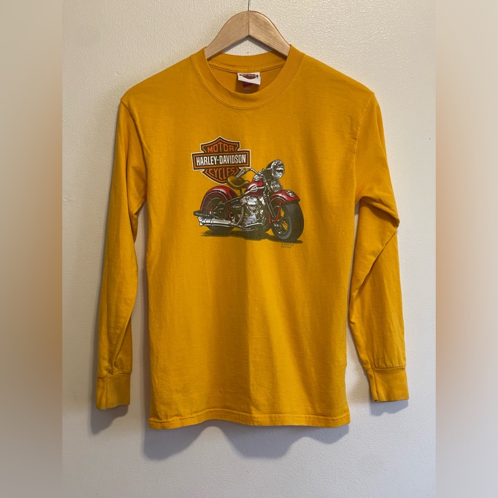 Graphic tee